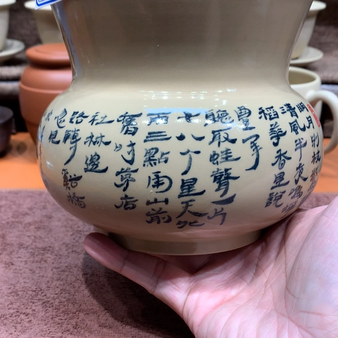 泥塑方*放漏水盂一个
