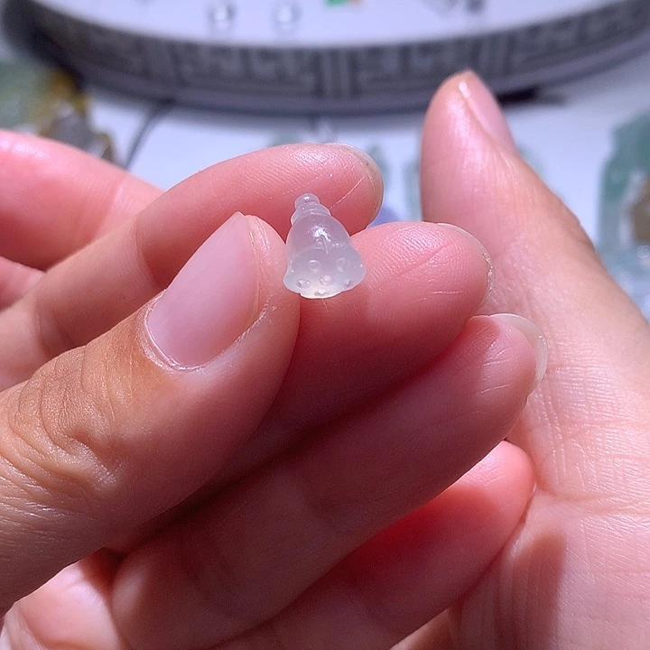 翡翠未镶嵌颈饰莲蓬