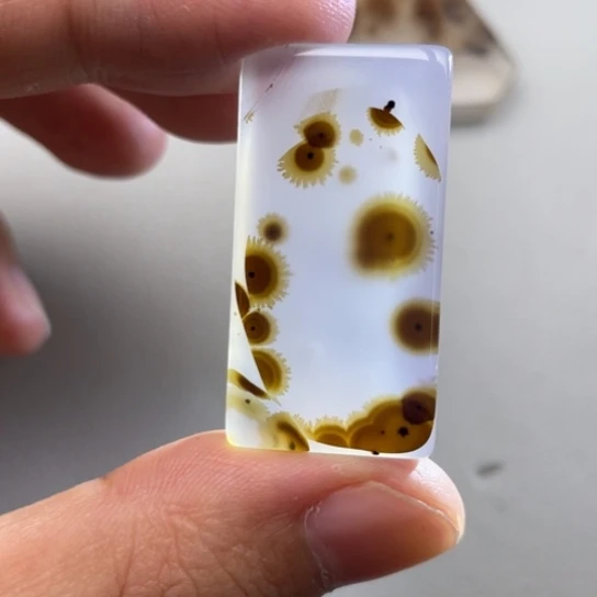 玛瑙/玉髓颈饰未镶嵌晒****钙