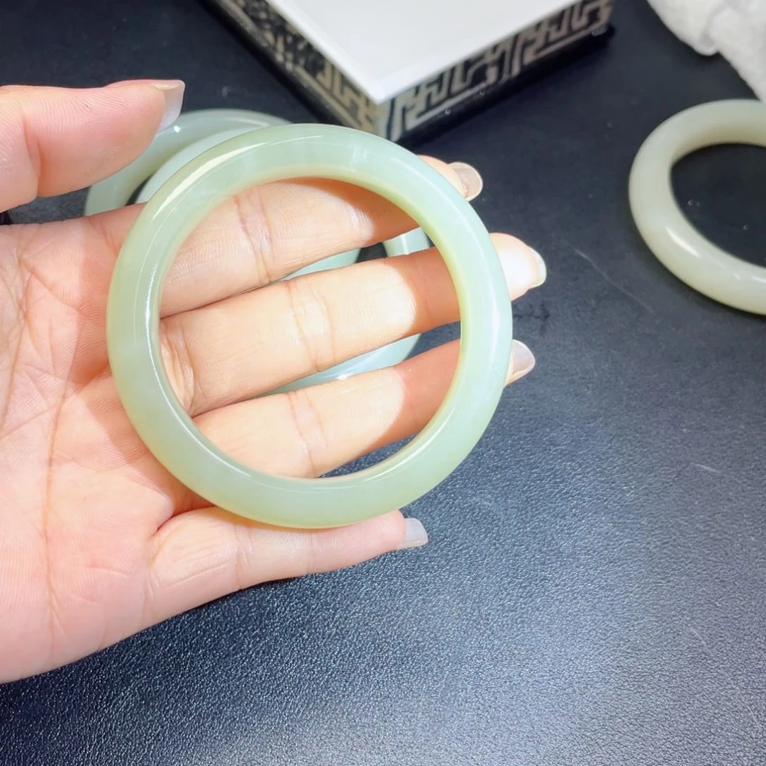 和田玉未镶嵌颈饰是*瑞297手镯74