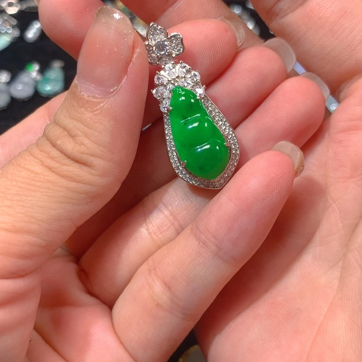 爱***芙银S925镶嵌翡翠耳饰豆子