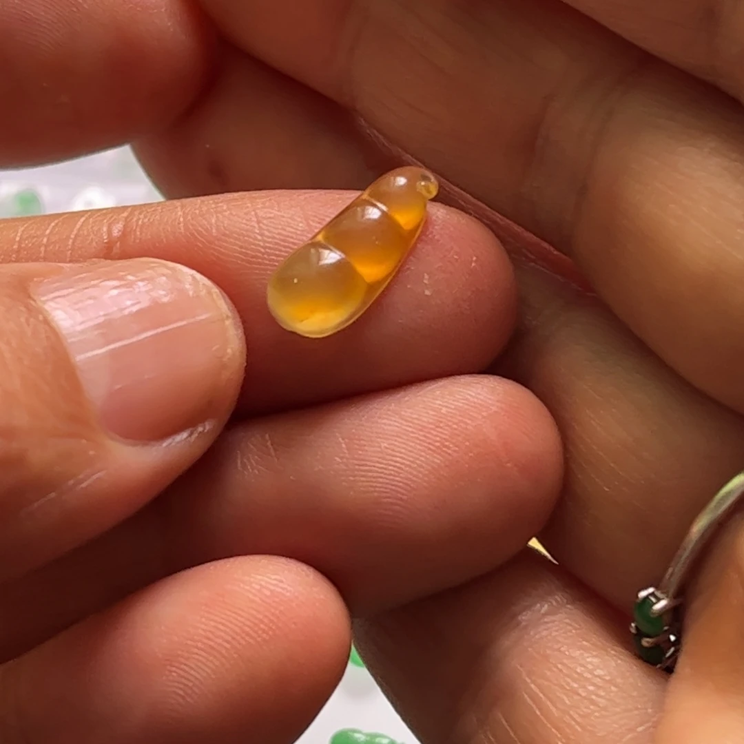 定制翡翠未镶嵌豆