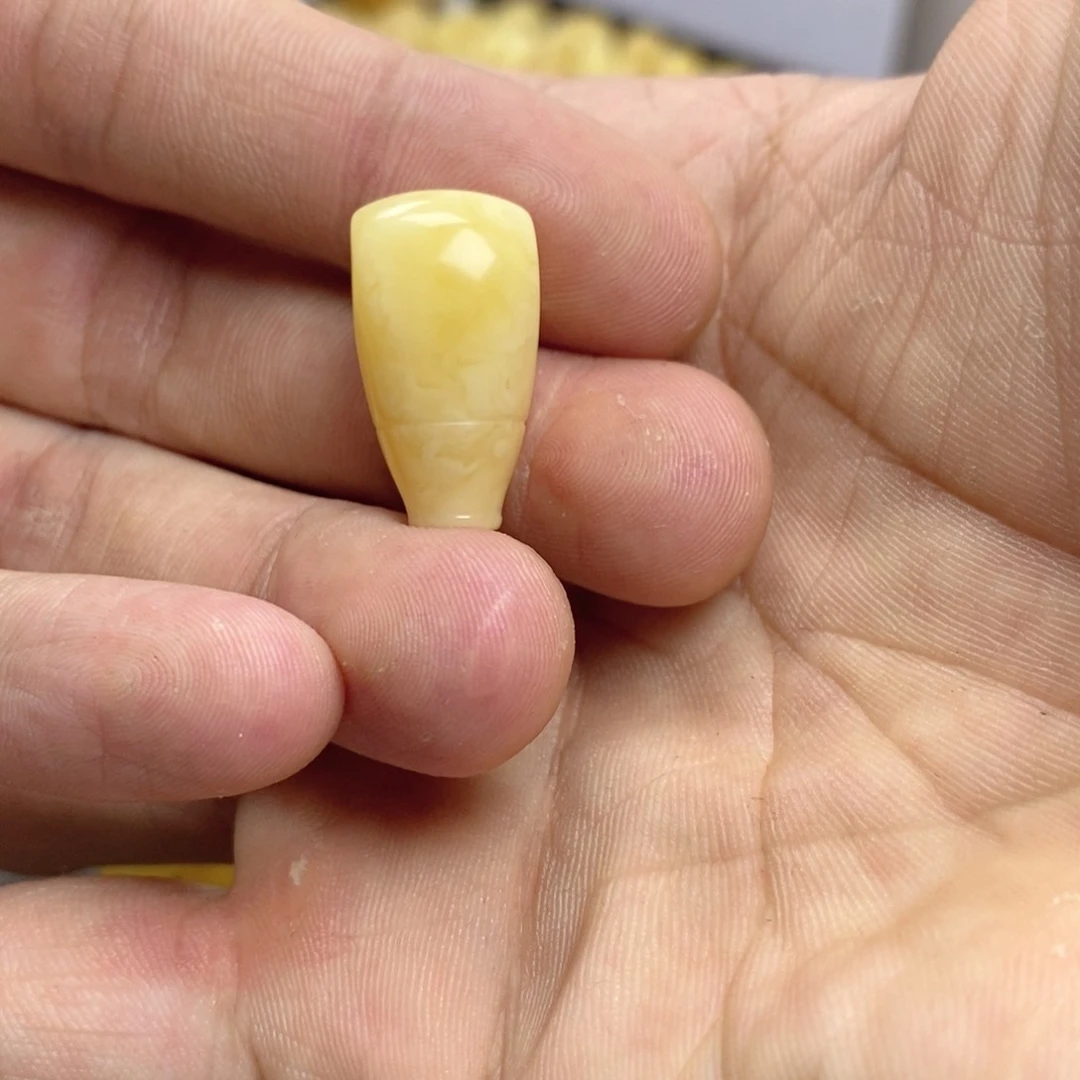 琥珀颈饰未镶嵌三通