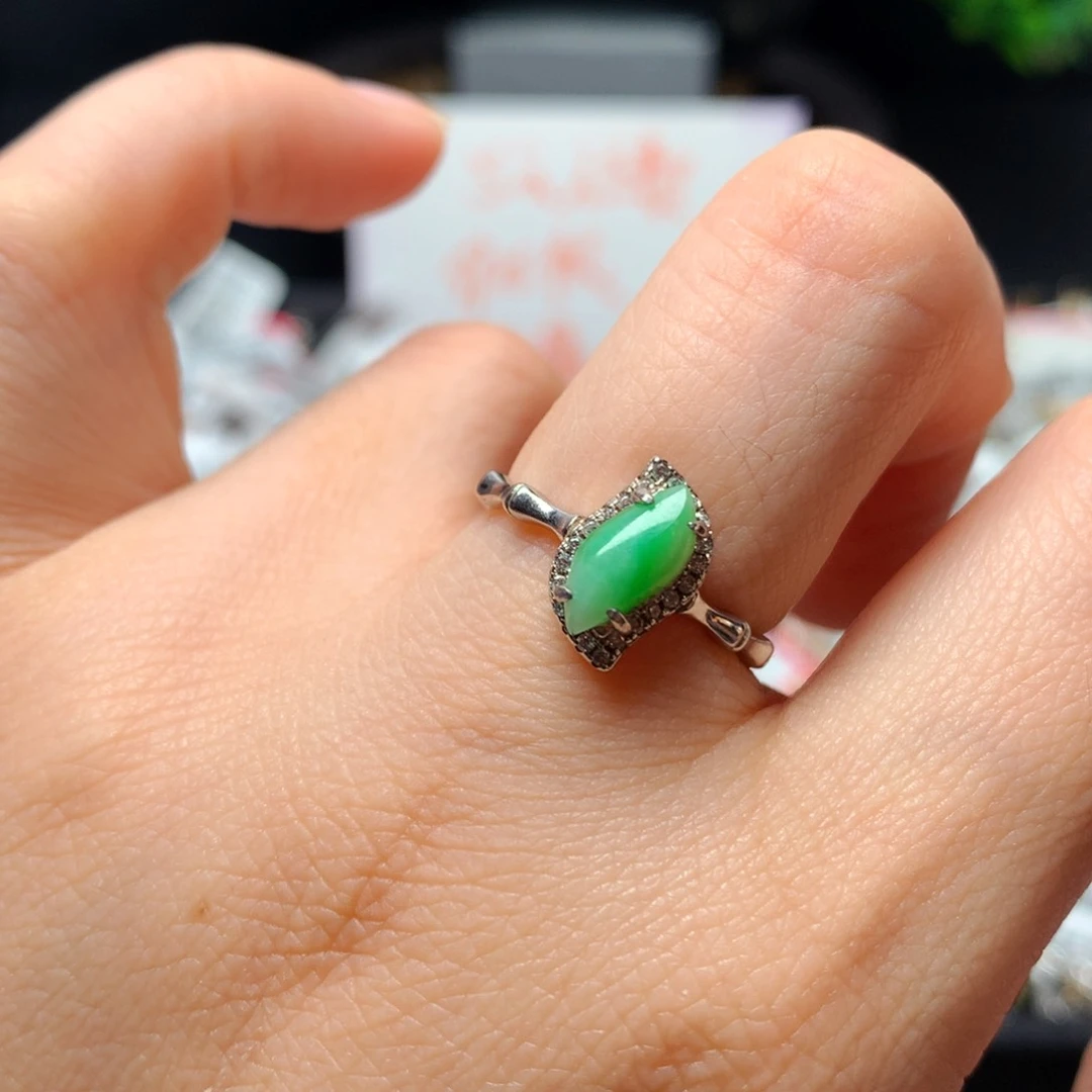 翡翠戒指银S925镶嵌天然翡翠戒指