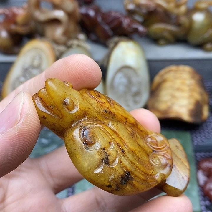 未镶嵌蛇纹石玉颈饰