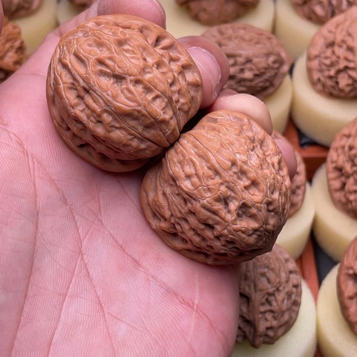 涂***长文玩核桃把件39左右原桩铁锤