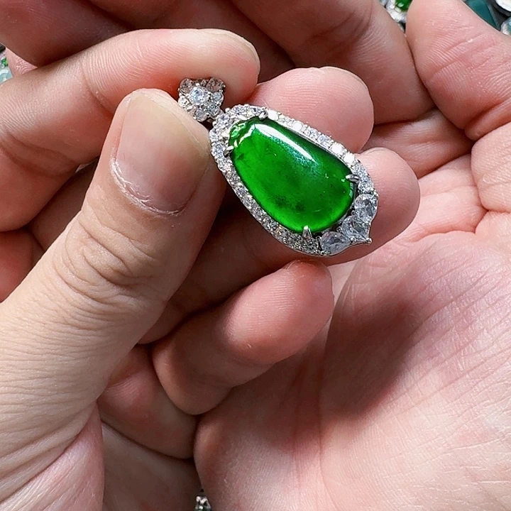 翡翠颈饰未镶嵌天然A货翡翠放漏