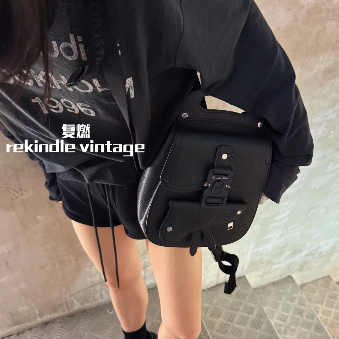 95新 DIOR/迪奥 复燃精选/黑色牛皮马鞍mini双肩包