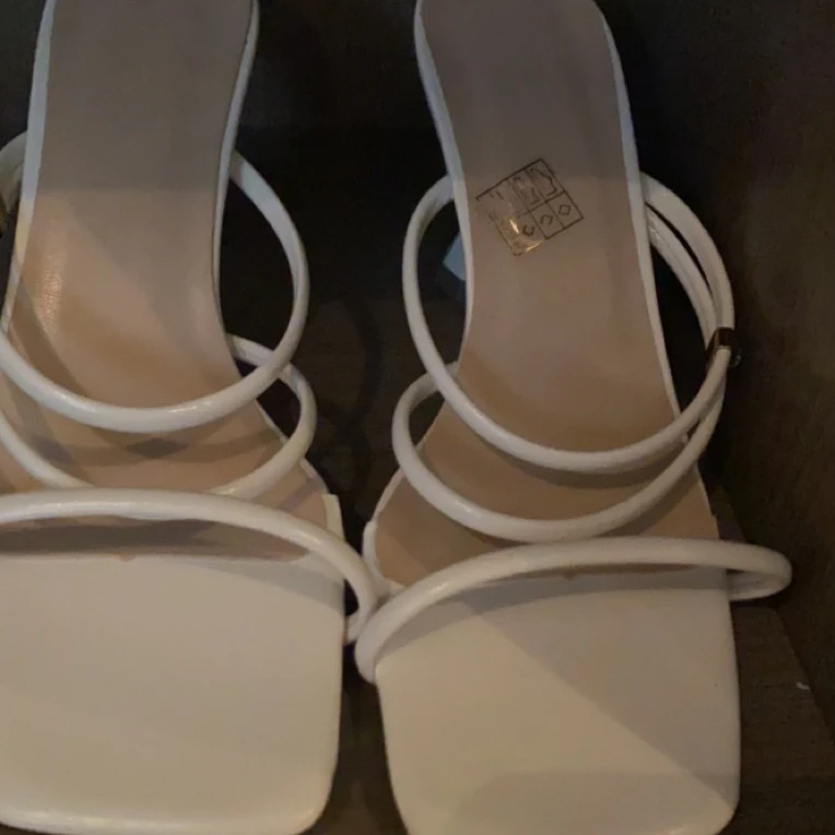 编号26女士鞋子直播间为准