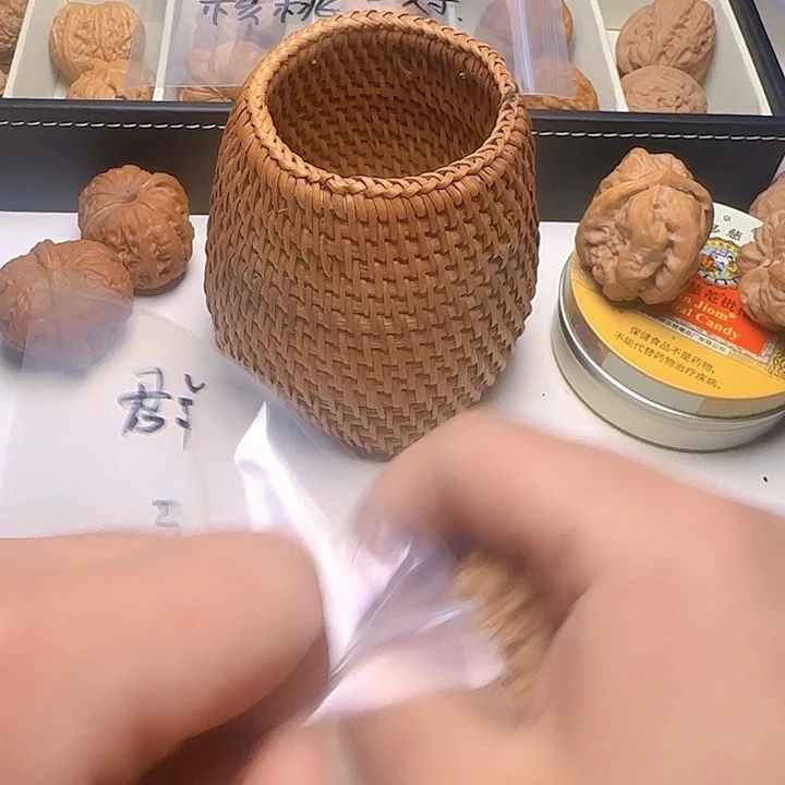 君***羊大叶紫檀（黑酸枝木类）