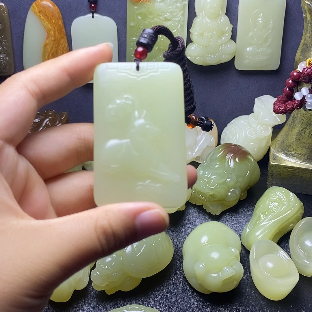 查罗石未镶嵌颈饰