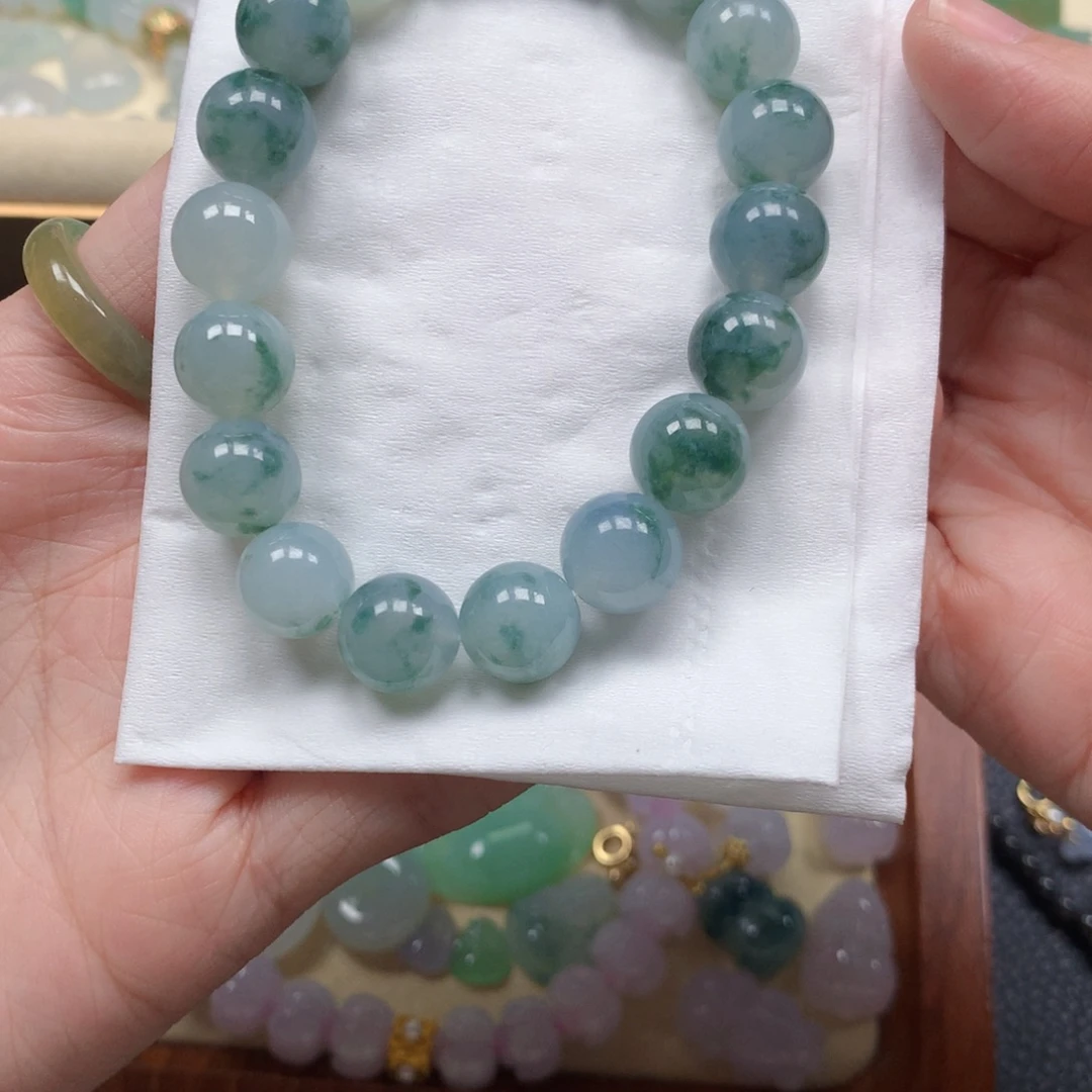 小***精翡翠未镶嵌颈饰闪