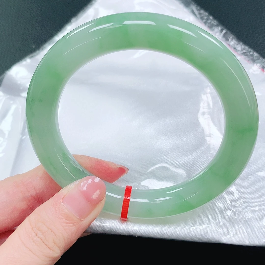 翡翠手镯未镶嵌58圈