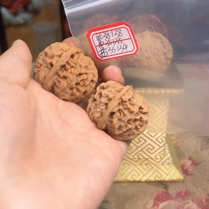 文玩核桃把件非嫁接元宝