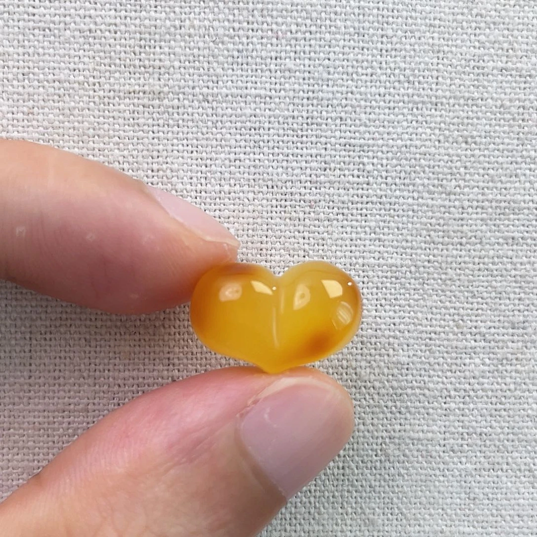 琥珀未镶嵌裸石屁桃