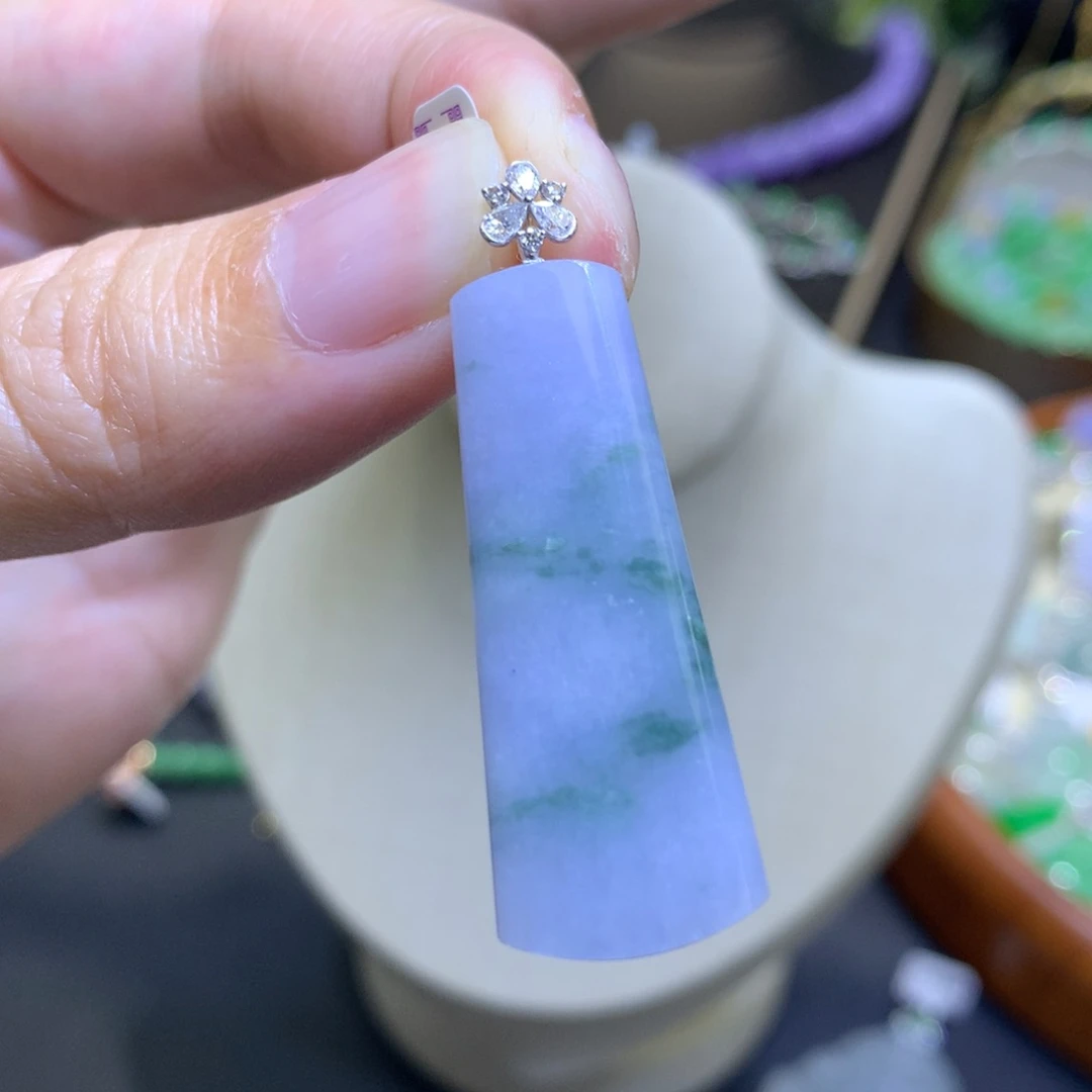 颈饰18K金镶嵌翡翠