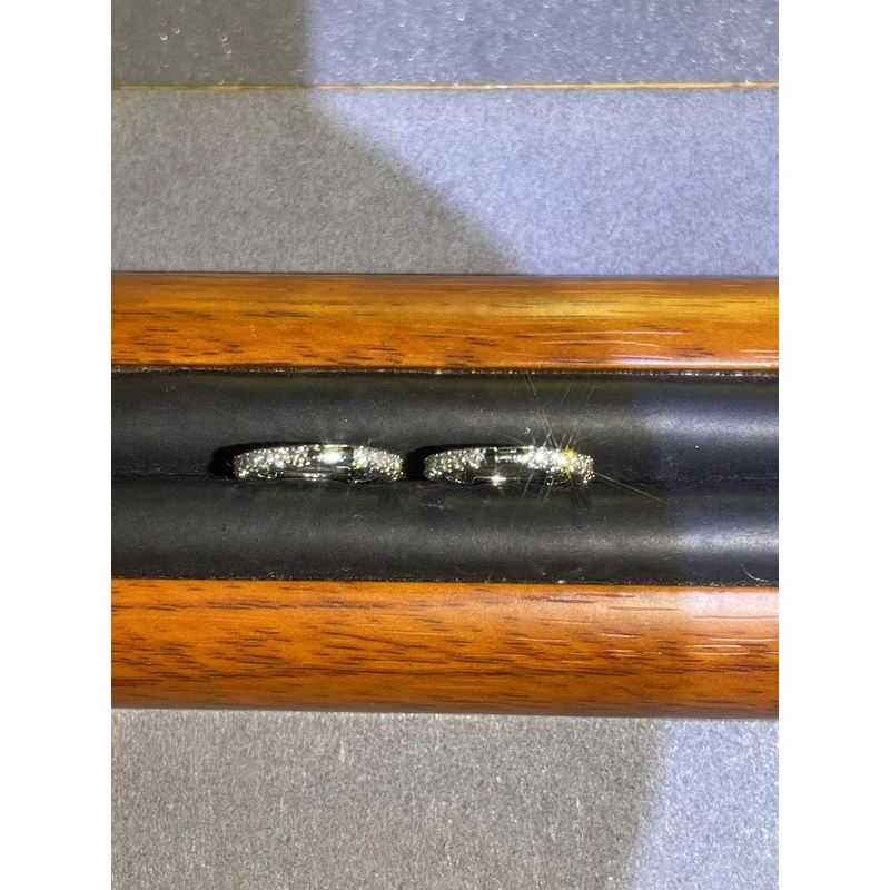 a2001白色满镶耳扣多样性发货