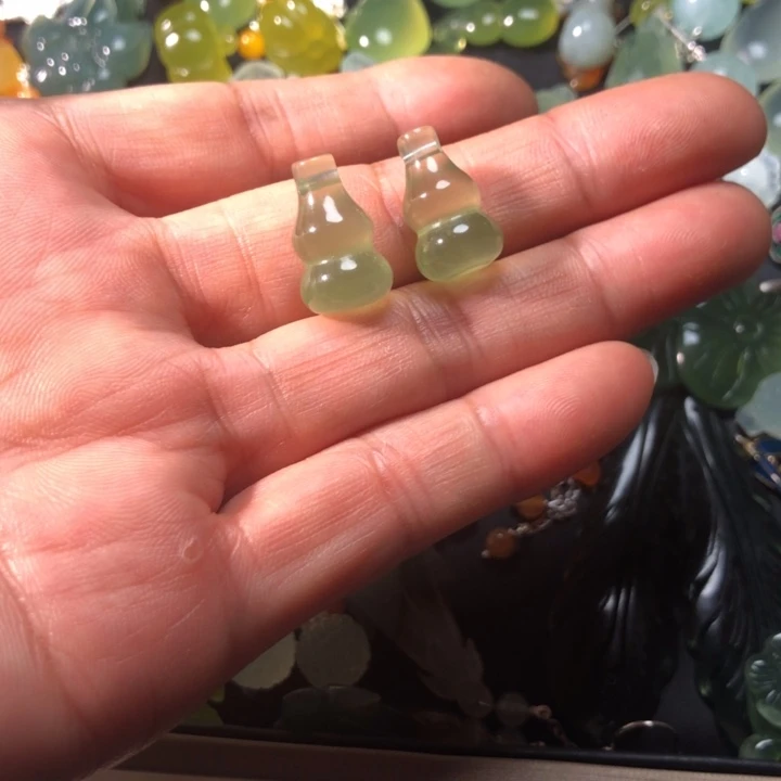 旭****蛇纹石玉未镶嵌耳坠