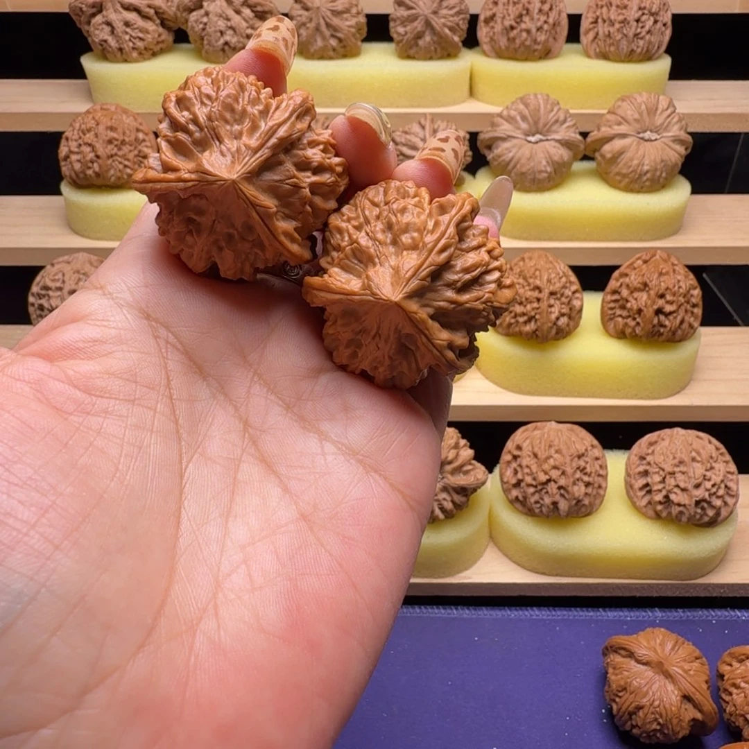 文玩核桃吊坠41尺红马蹄三楞