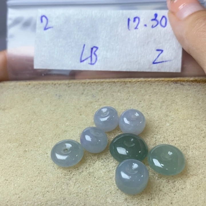 是***。定制翡翠未镶嵌不退