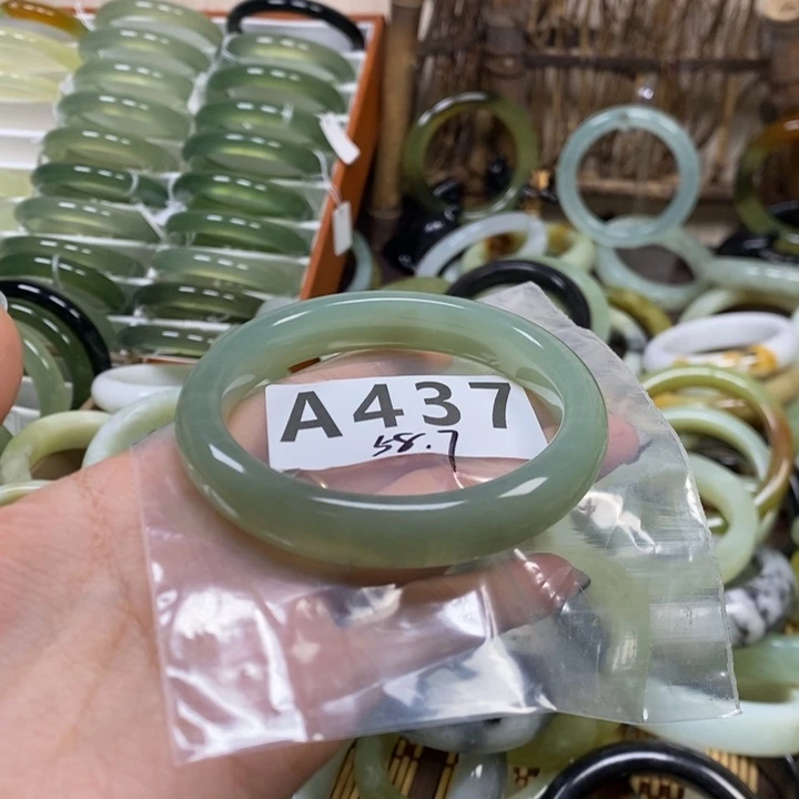 七***瓜蛇纹石玉未镶嵌手镯