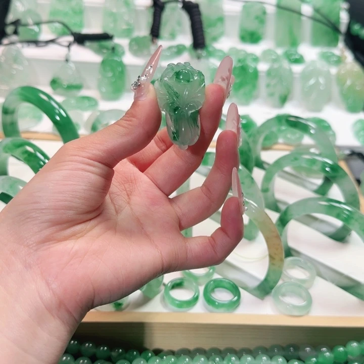 石英质玉吊坠(赠链)未镶嵌