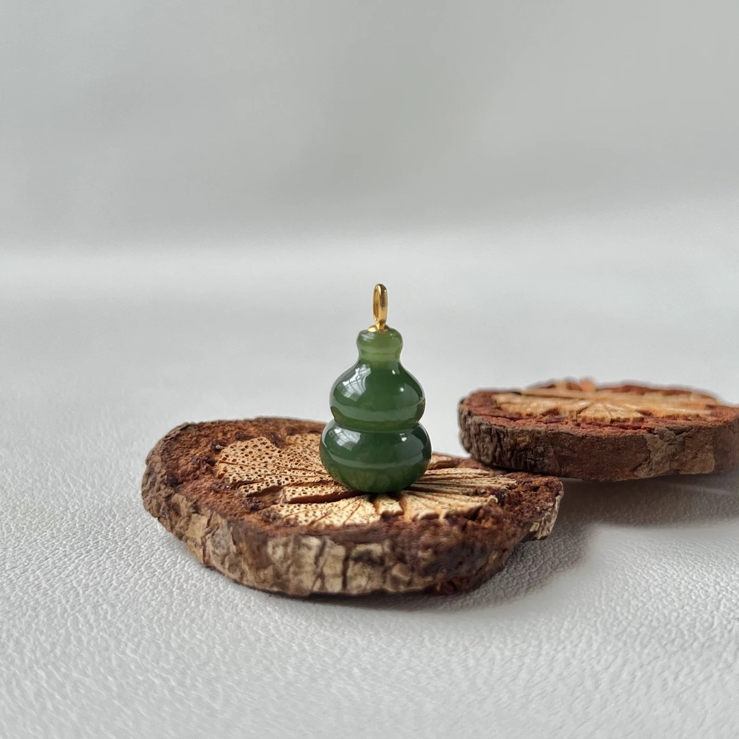 KF08天然正宗高品质和田玉老料碧玉葫芦吊坠玉坠多样性发其一