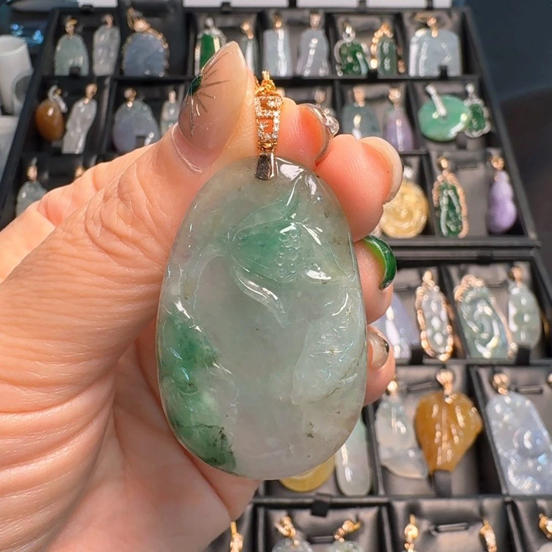 媛****吊坠(不含链)18K金镶嵌翡翠荷叶鱼