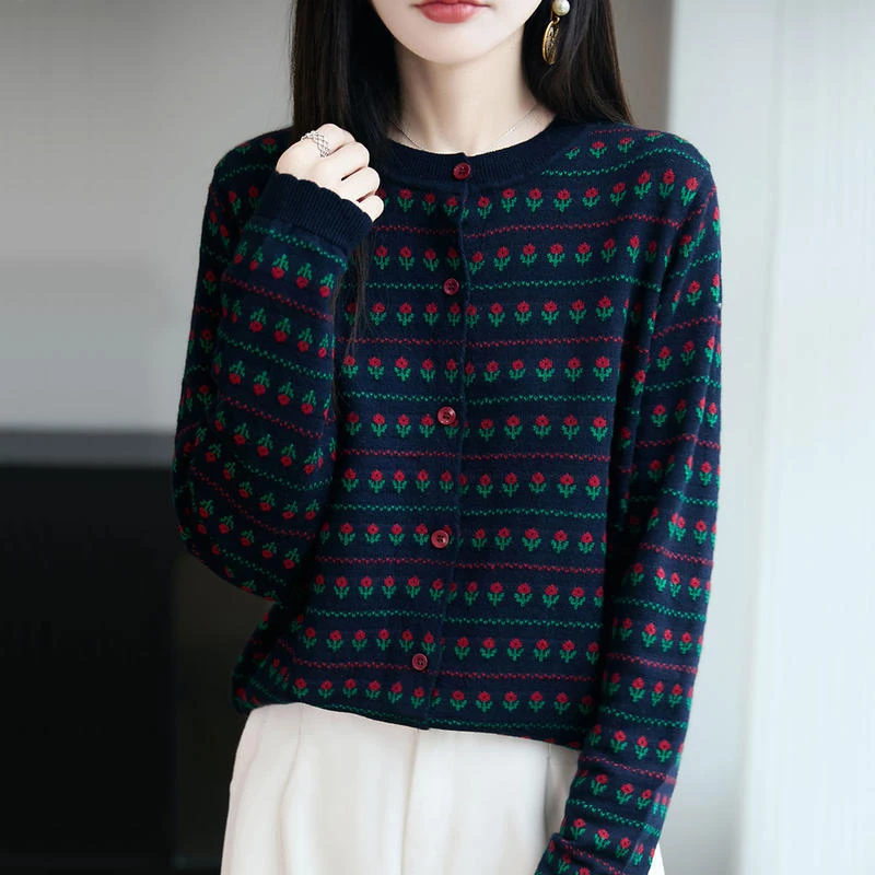 胖mm条纹显瘦春秋新款圆领开衫女宽松减龄时尚针织毛衣短款外搭潮