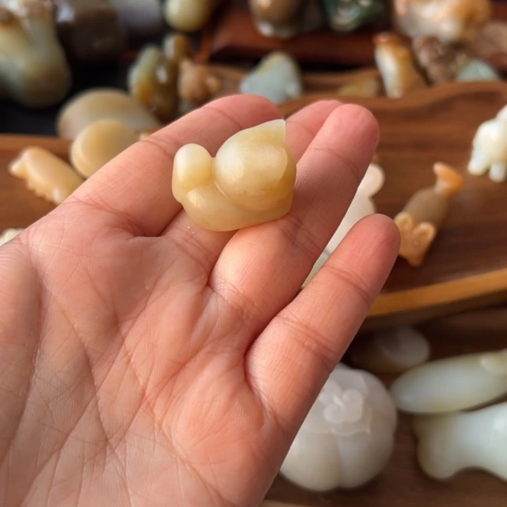 颈饰未镶嵌和田玉家**妮