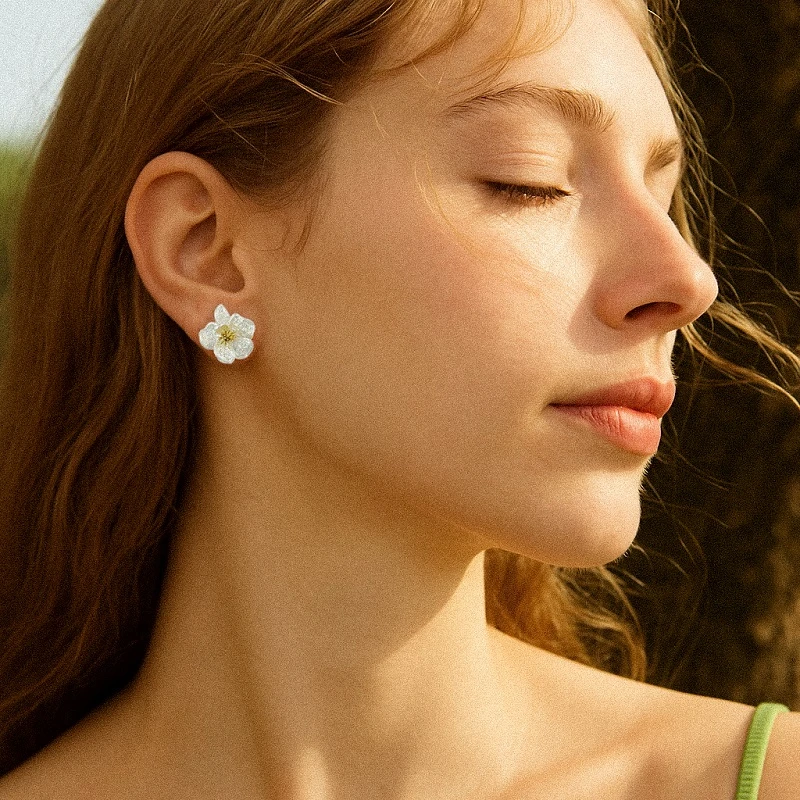 铜合金耳饰 肌理感银色花朵耳钉女新款高级气质适合春天的耳环