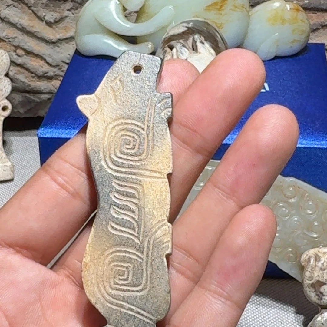 和田玉（糖玉）未镶嵌颈饰问**千