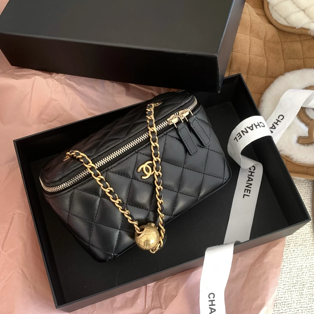 95新 Chanel/香奈儿 展会外场！黑金羊皮金球化妆包  16cm