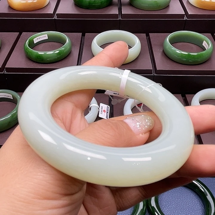 和田玉未镶嵌手镯