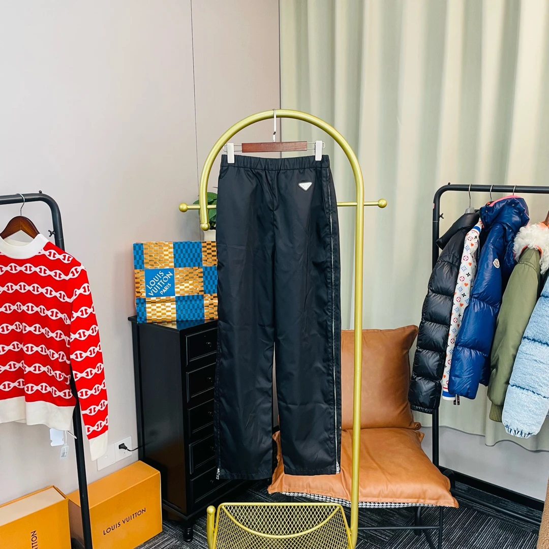 99新 Prada/普拉达 黑色三角标长裤 36码 99新