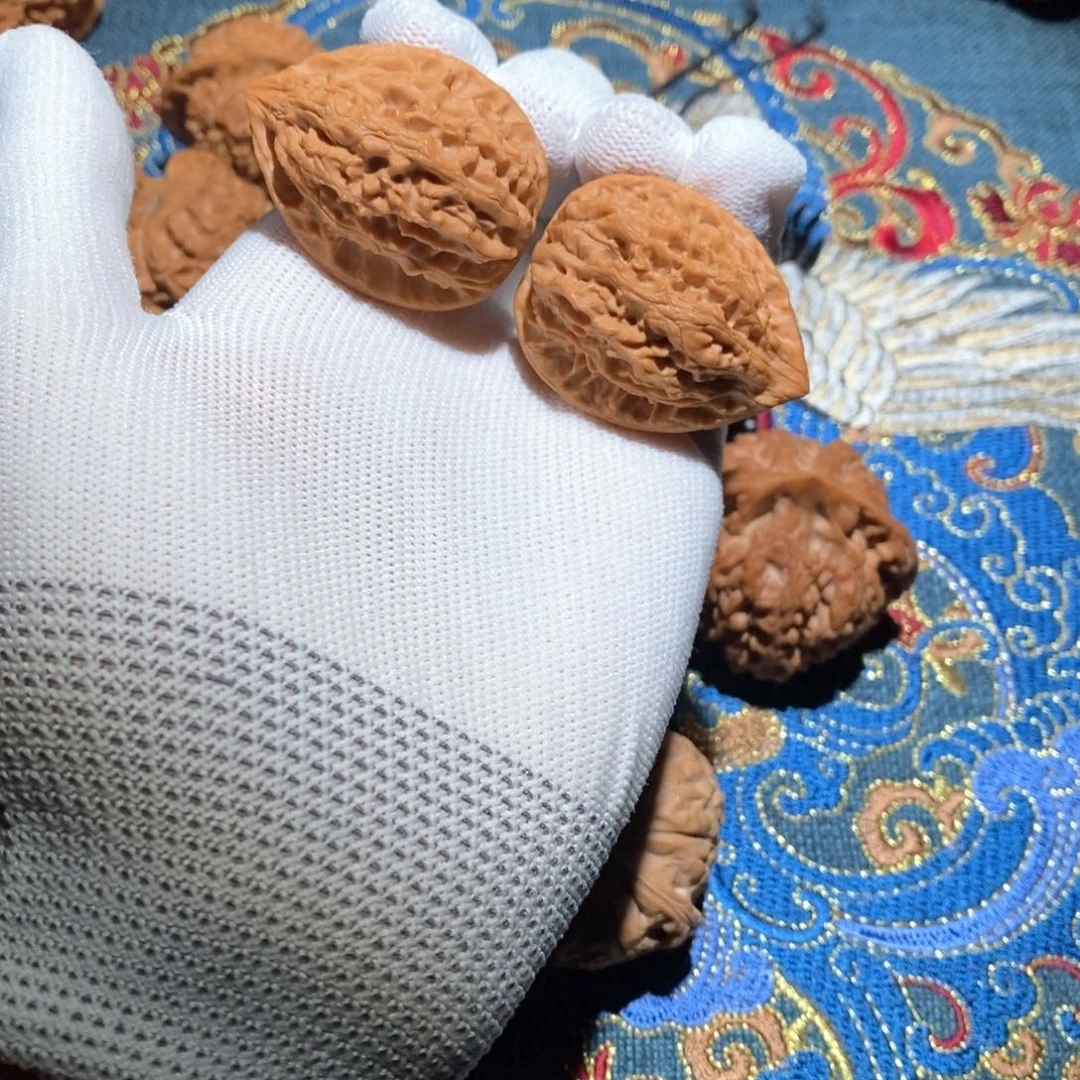 把件文玩核桃十三陵鸡心