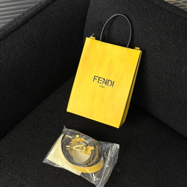 95新 FENDI/芬迪 黄色琴谱手提斜挎包sq