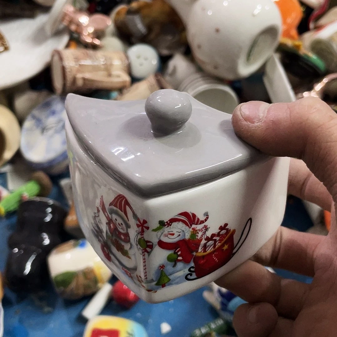 摆件?**?  磕碰。封釉。