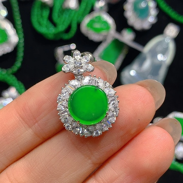 翡翠颈饰未镶嵌翡翠