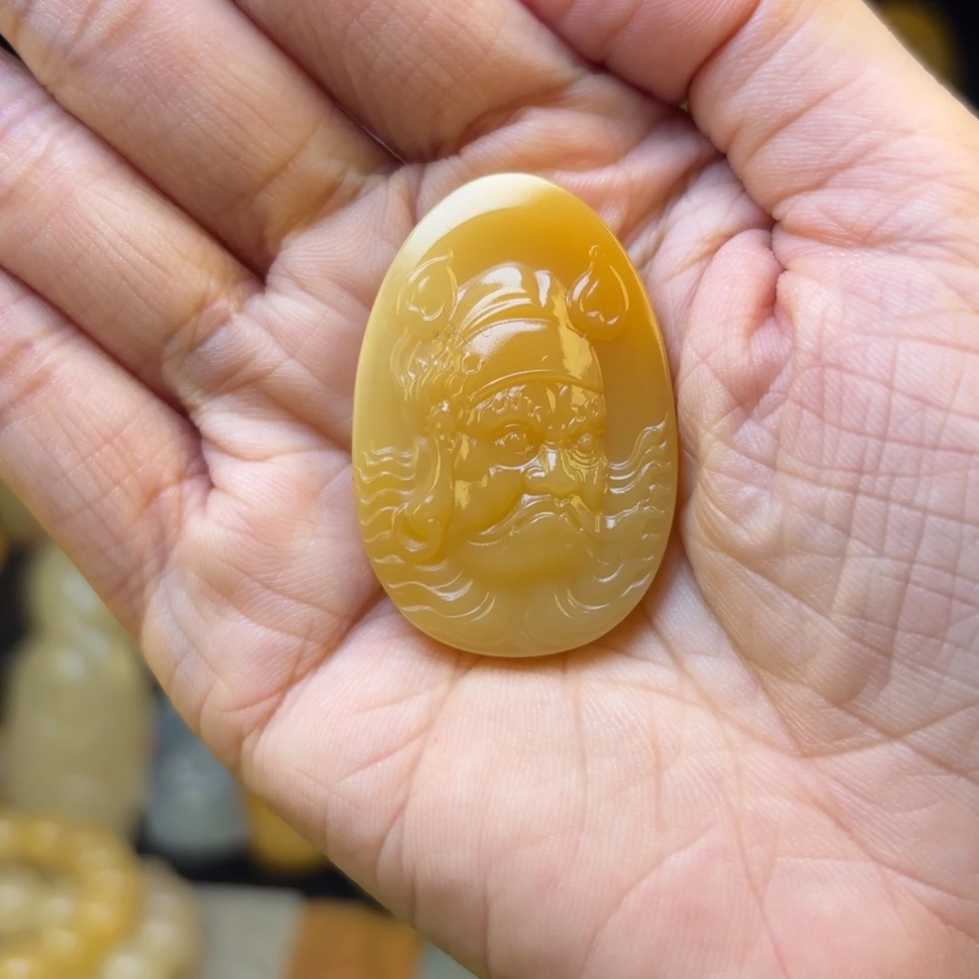 柏****石英质玉未镶嵌黄蜡石吊坠