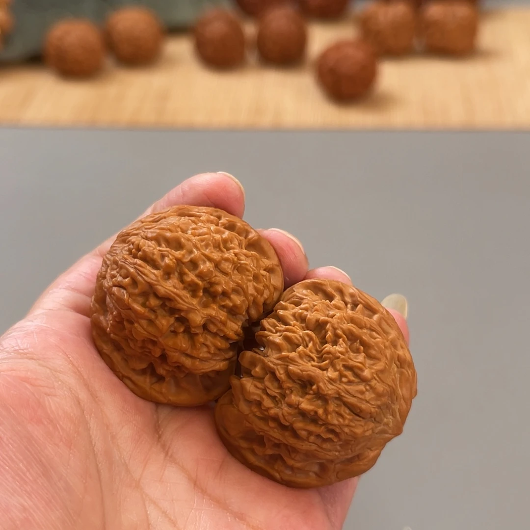 桃核把件42×39满天星百花山CN2011