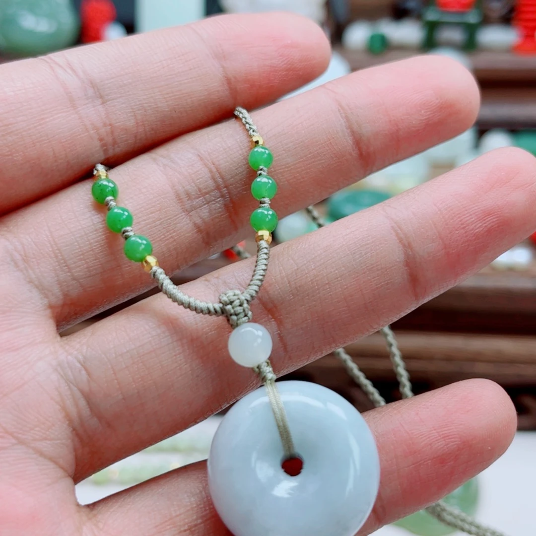 翡翠未镶嵌颈饰多样性