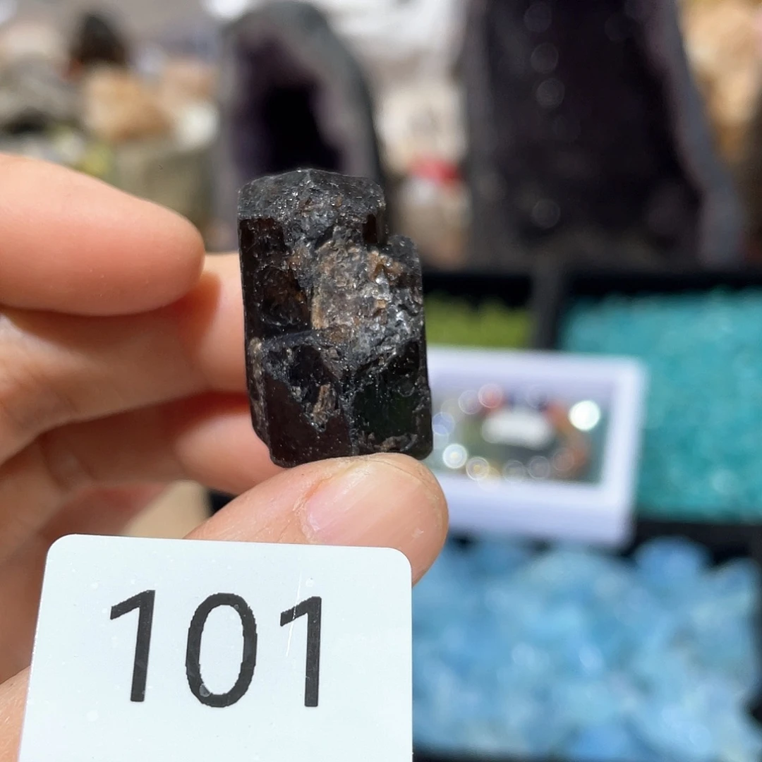 水晶摆件……未镶嵌