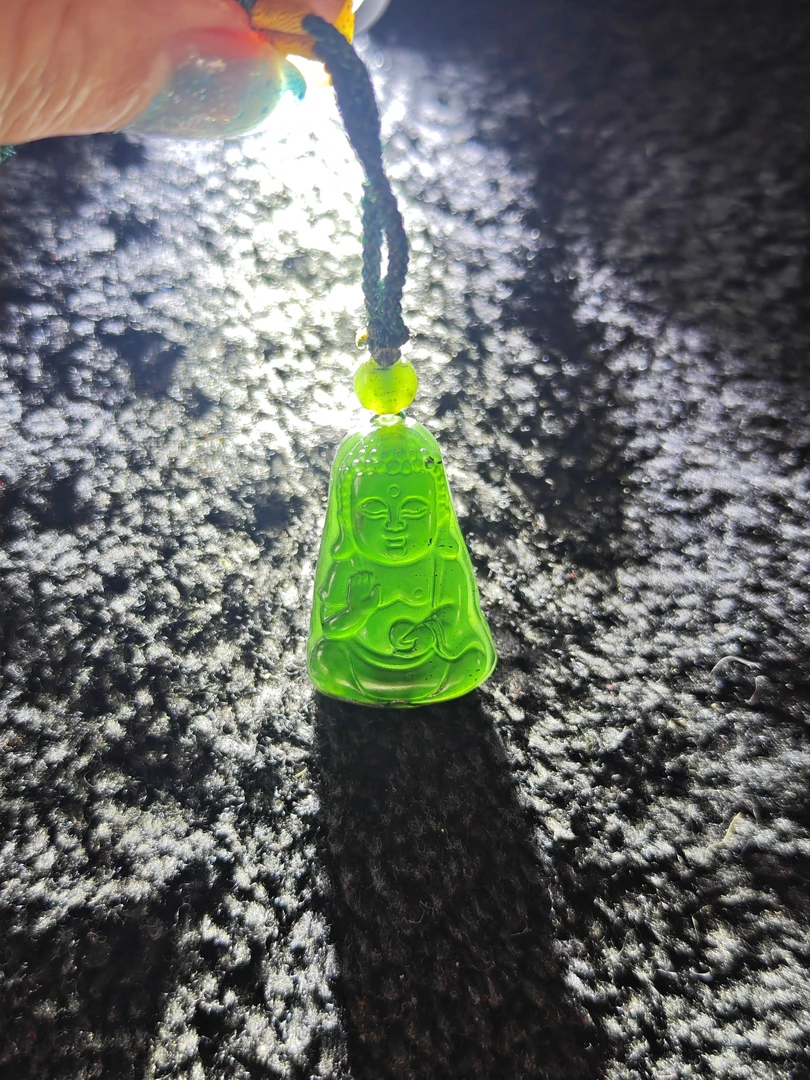 泰山玉宝宝佛，造型可爱，老料深海绿，杂质少，尺寸3*2.95*0.8