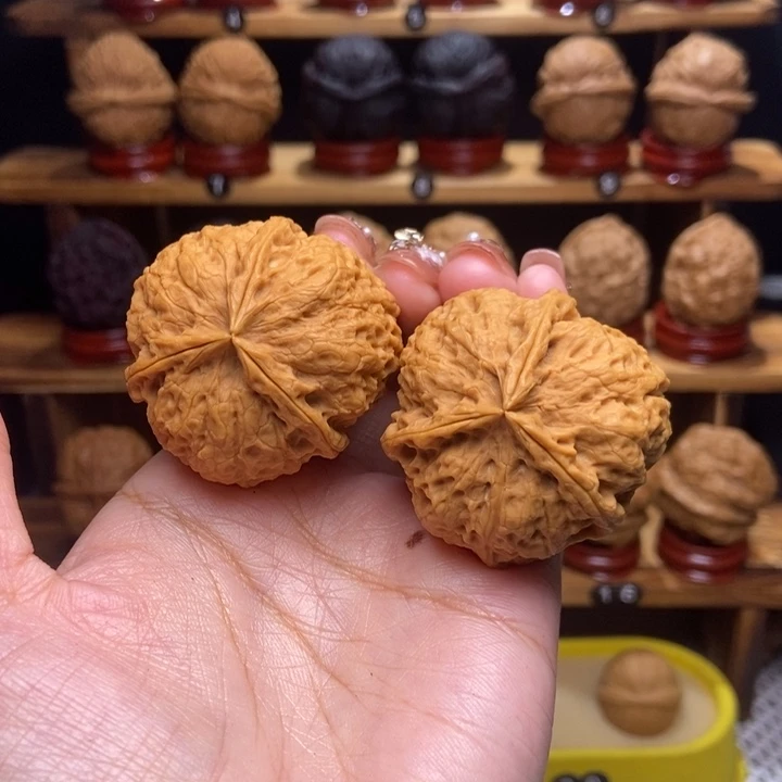 文玩核桃吊坠海***木凹江龙107