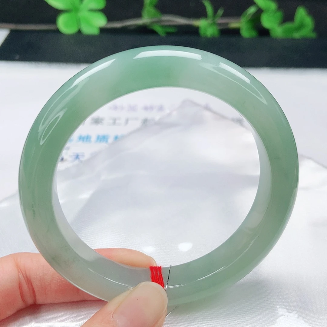 翡翠手镯未镶嵌60圈