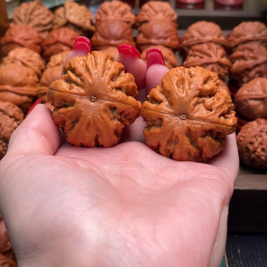 把件文玩核桃低**?大粗筋