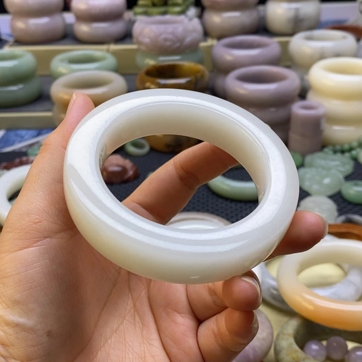 石英质玉未镶嵌手镯