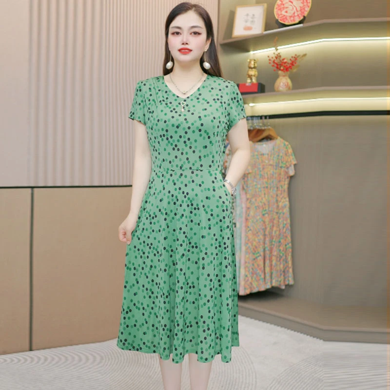V领连衣裙女夏2025年新款显瘦遮肉胖妈妈大码女装流行爆款裙子