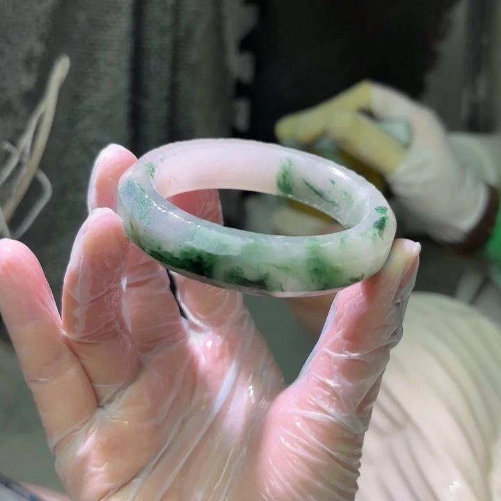 思***明石英质玉未镶嵌手镯定制
